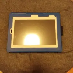 Androidタブレットとケーブル