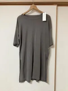 新品　アースミュージックアンドエコロジー グレーベージュ　シアーニットカットソー