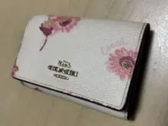 coach コーチ　キーケース　かぎ　鍵　花柄　ホワイトピンク　白　桃色
