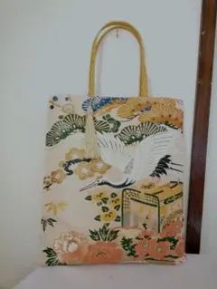 鶴柄　正絹袋帯をリメイクしたトートバッグ　タ タッセル付き。