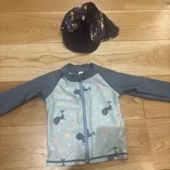 ベビー水着（クジラ柄）と帽子（恐竜柄）セット