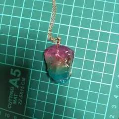 虹色水晶　ペンダント