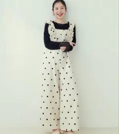 natural couture ドッドフリルサロペット アイボリー　ベージュのサムネイル