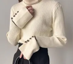 バブ（Bab）パイピング袖スリットタートルネックニット　アイボリー