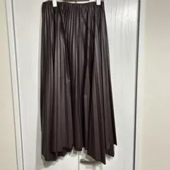 Mila Owen ブラウン プリーツスカート 素材は合皮になります。