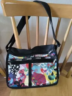 LeSportsac ショルダーバッグ カラフル 鳥 蝶々のサムネイル