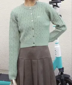 ケーブル刺しゅうカーディガン