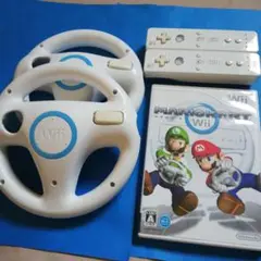 wiiハンドル、リモコン、各２個、マリオカート任天堂送料無料。