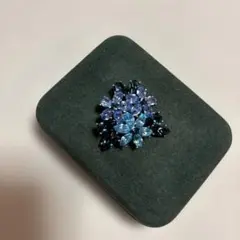 青系クリスタル 花形ブローチ