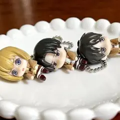 進撃の巨人　つまんでつなげてマスコット　リヴァイ　エレン　アルミン　スイング