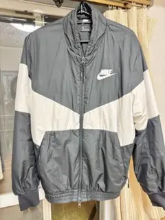 (中古)Nike ナイロンジャケット グレー/ホワイトジャケット