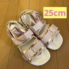 ★NIKE★キャニオン　レディース スポーツサンダル メタリックピンクのサムネイル