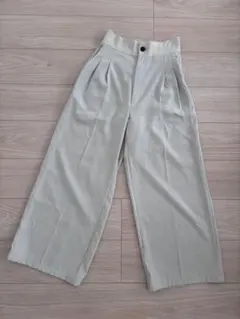 Thevon センタープレス ワイドパンツ ベージュ M