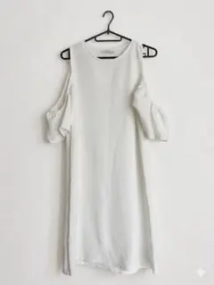 ZARA Trafaluc ホワイト オープンショルダー トップス Sのサムネイル