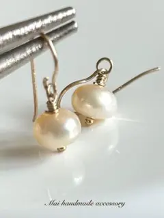 ☆淡水パール ツヤツヤ クリーム色 華奢 14kgfピアス☆
