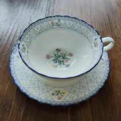 ティーカップとソーサーセット　ノリタケ　オランジュリー　ボーンチャイナ