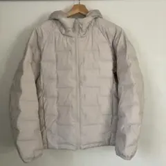【ユニクロ】ホワイト　ダウンジャケット フード付き