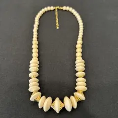 象牙調　アンティークネックレス　ゴールド　× アイボリー