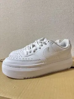 Nike Air Force 1 ホワイト厚底スニーカー