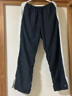 Nike ブラックパンツ サイドライン