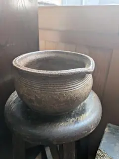 陶器の器（茶色・注ぎ口付き）