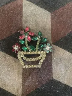 ヴィンテージ　お花ブローチ