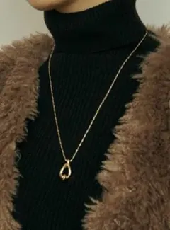 GOLDY ドロップライン メタル ロングネックレス
