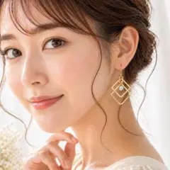 上品ゴールドスクエアピアス 揺れる ビジュー 大人可愛い 高見え ママコーデ