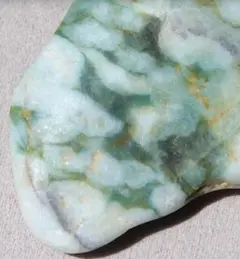 ミント緑 182g 翡翠 ヒスイ 原石 鑑賞石 自然石 誕生石 鉱物 鉱石 水石 