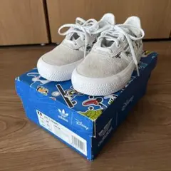 adidas Disney コラボ スニーカー