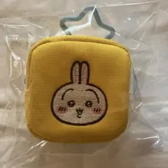 ちいかわ カラビナつき刺繍スクエアミニポーチ うさぎ 黄色