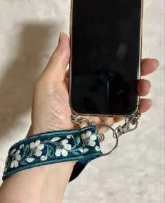 スマホショルダーストラップ　インド刺繍リボン　ハンドメイド