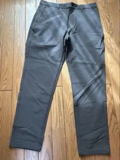 ユニクロウォームストレッチパンツグレー