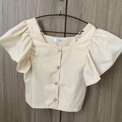 【新品未使用】ベージュ パフスリーブ トップスのサムネイル