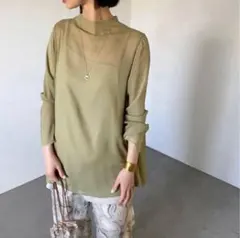 シフトcft. ハイネックシアーブラウスバック ジップフリーカーキ透け感メロー