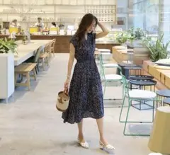 dholic スキッパーネックパターンワンピース　ネイビー　花柄