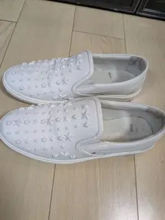 Jimmy Choo スタッズ付きホワイトスリッポン