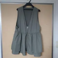 LEPSIM フロントジップ ペプラムベスト カーキ Fサイズ