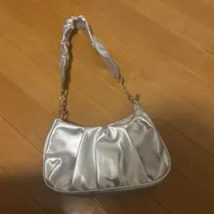 シルバー プリーツデザイン バッグ