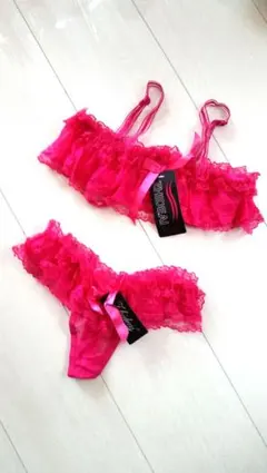 新品の女性用ランジェリー　ピンクレース