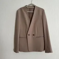 美品　ノーカラージャケット ベージュ ダブルボタン　入学式　入園式