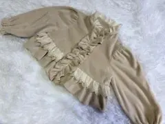 marron フリル付きベージュカーディガン