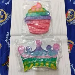 カップケーキとクラウンのプッシュアップ