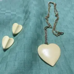 象牙調 ハート型ペンダントトップ&イヤリングセット