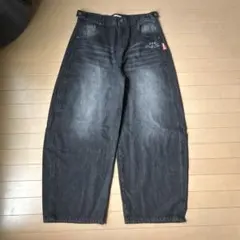 ダークデニム ワイドパンツ 刺繍ロゴ付き