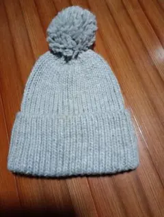 H&M ポンポン付きニット帽 ライトグレー