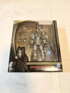 MAFEX ARMORED BATMAN