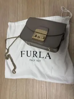 FURLA キャロル ミニショルダーバッグ チェーンバッグ ベージュ - メルカリ