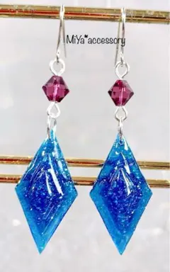 SALE✩.*˚青色ダイヤモンド型イヤリング