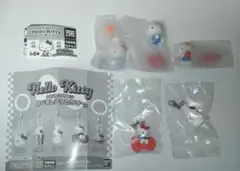 ガチャガチャ Hello Kitty フィギュア ３点＆めじるしアクセサリー2点
